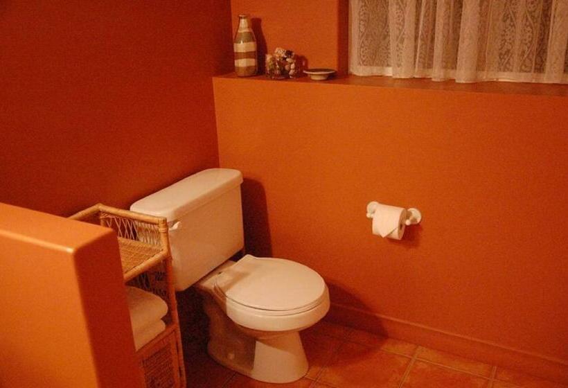 اتاق لوکس سه تخته, A Vacation Paradise At Quail Ridge B&b