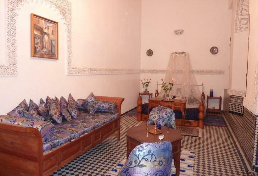 带阳台的三人标准间, Dar Al Safadi