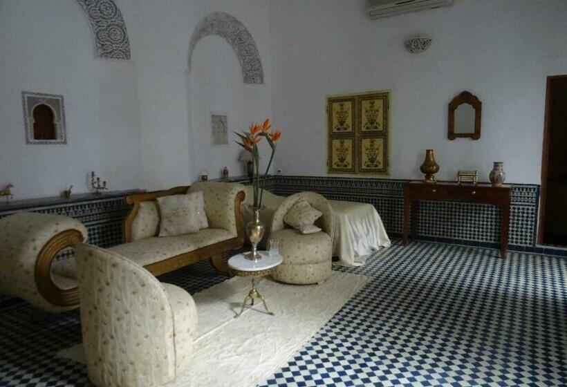 高级三人间, Dar Al Safadi