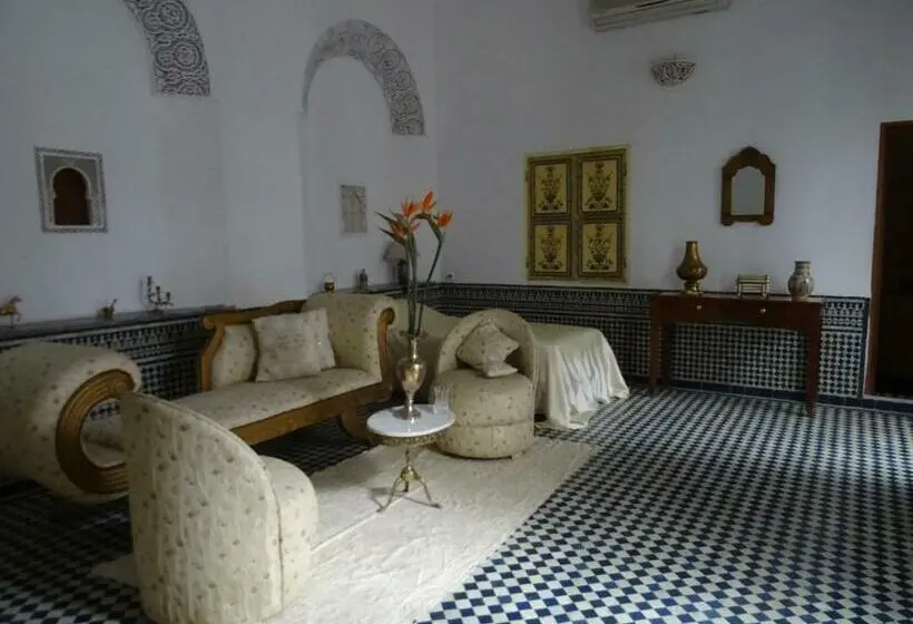 اتاق سوپریور سه تخته, Dar Al Safadi