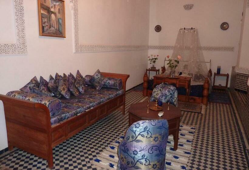 带阳台的三人标准间, Dar Al Safadi