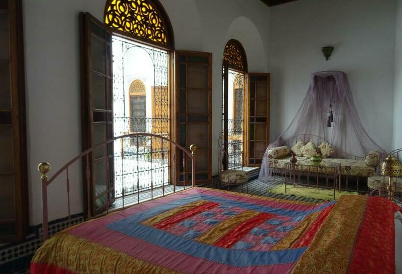 带大床的高级房间, Dar Al Safadi