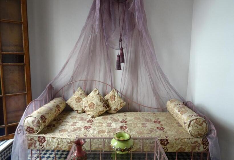 带大床的高级房间, Dar Al Safadi