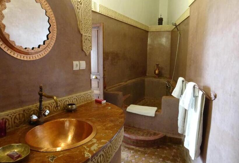 带大床的高级房间, Dar Al Safadi