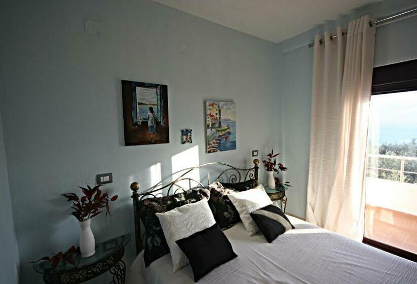 اتاق استاندارد با بالکن و چشمانداز دریا, Imperial