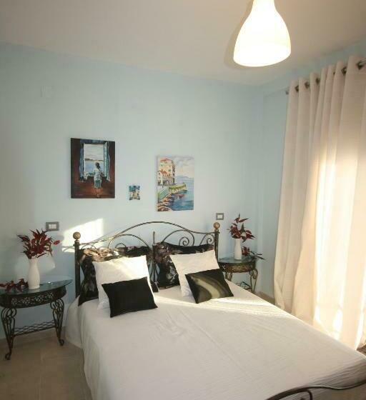 اتاق استاندارد با بالکن و چشمانداز دریا, Imperial