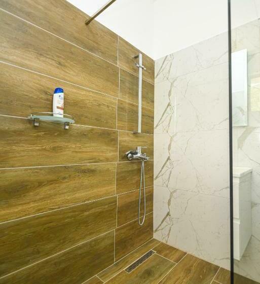 سوییت با چشمانداز دریا, Imperial