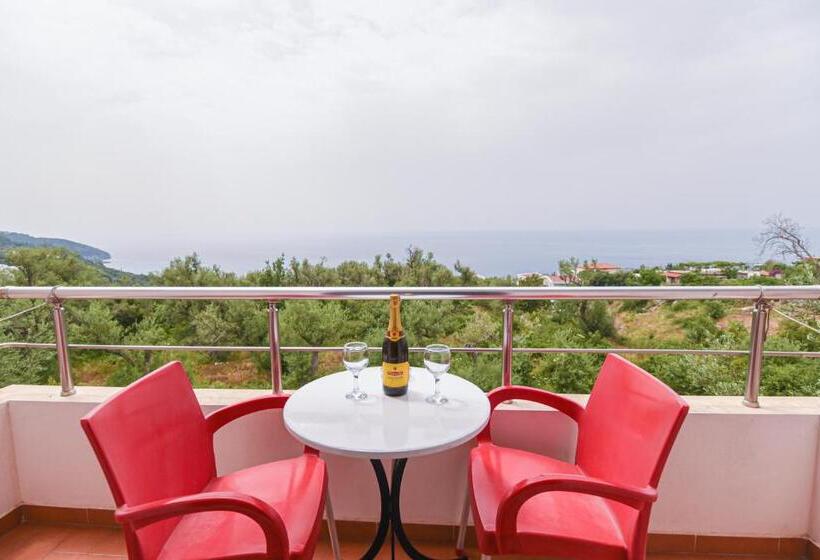 اتاق استاندارد چهار تخته با چشمانداز دریا, Imperial