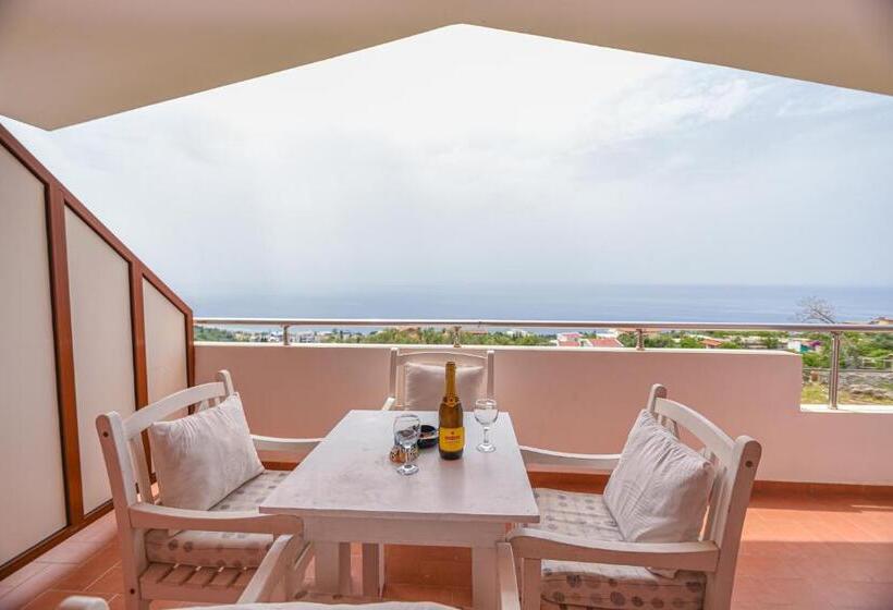 سوییت سوپریور با چشمانداز دریا, Imperial