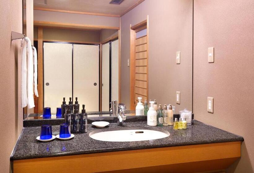 Номер Superior Вид на Реку, Yamanaka Onsen Kagari Kisshotei