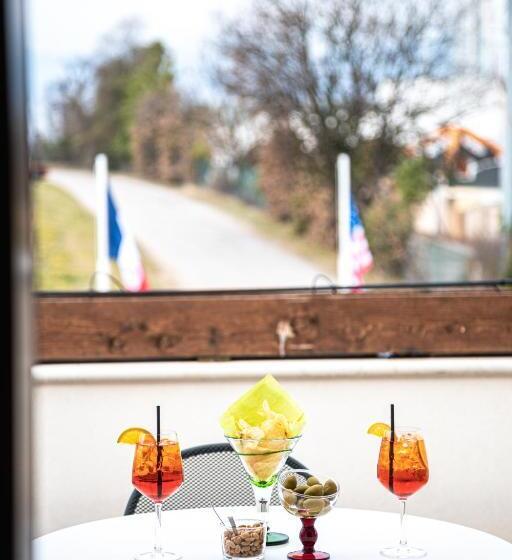 غرفة قياسية ثلاثية مزودة بتراس, La Maison Du Port