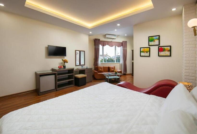 سوییت با چشم‌انداز کوه, New Airport Hotels