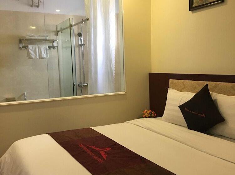 سوییت با چشم‌انداز کوه, New Airport Hotels