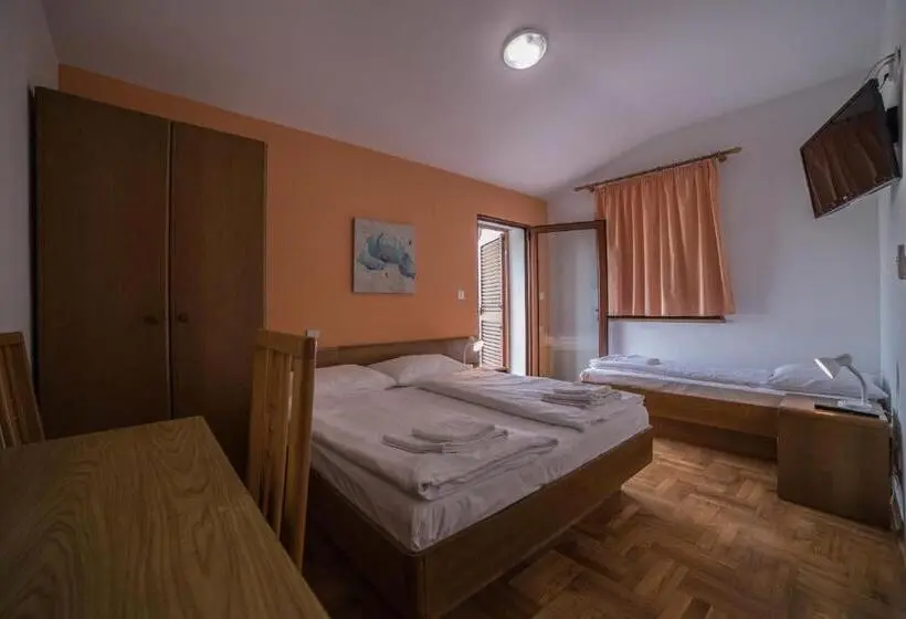 Standard Kolmen Hengen Huone, Pansion Valbruna