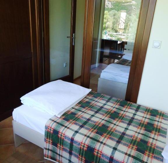 اتاق استاندارد سه نفره, Pelikan