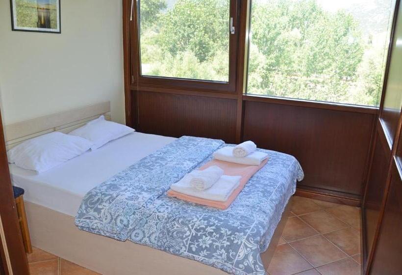 اتاق استاندارد سه نفره, Pelikan