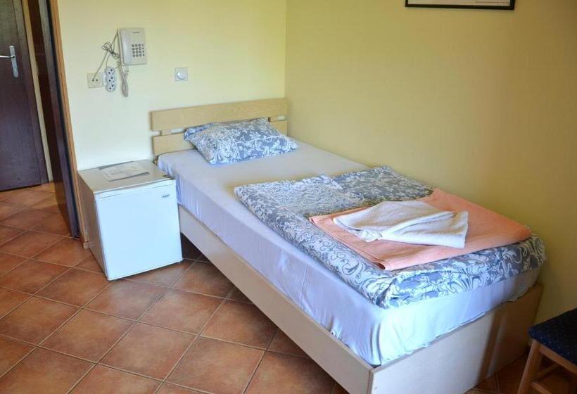 اتاق استاندارد سه نفره, Pelikan