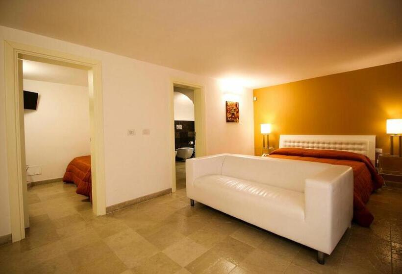 スタンダードトリプルルーム, Porta Reale