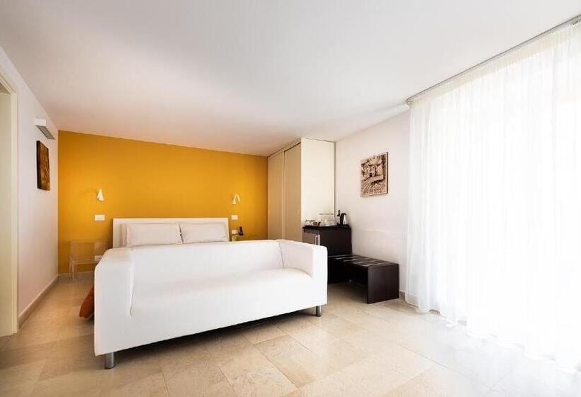 スタンダードトリプルルーム, Porta Reale