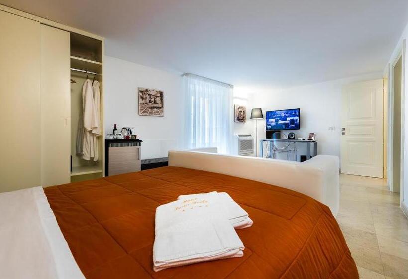 スタンダードトリプルルーム, Porta Reale