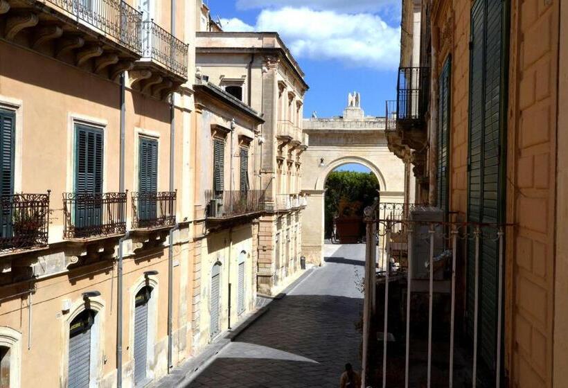 シティビューのスーペリアルーム, Porta Reale