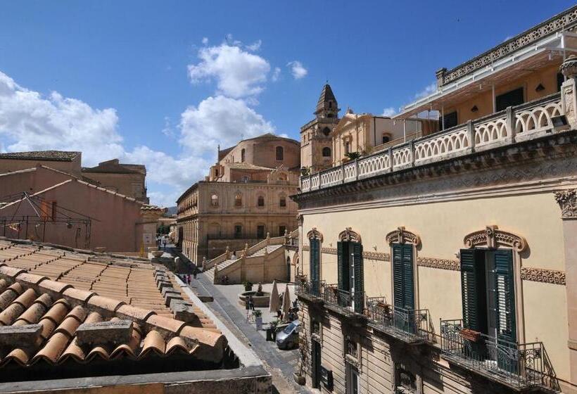 スタンダードシティビュールーム, Porta Reale