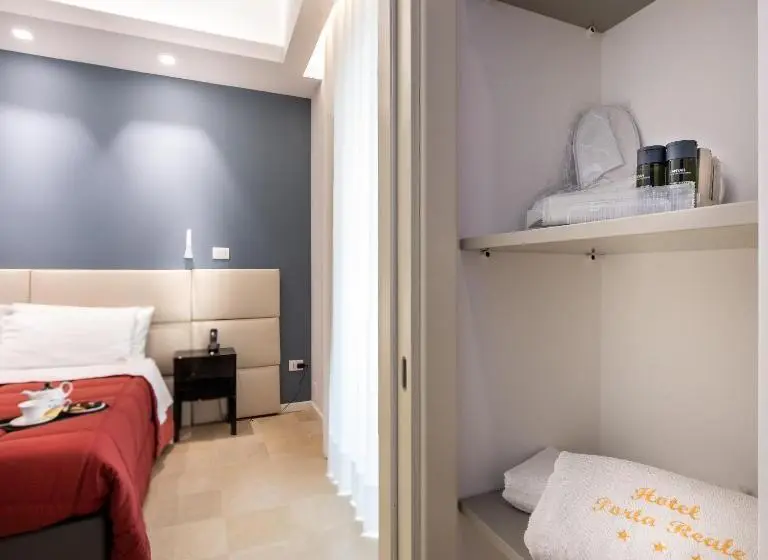 Economy-huone, Porta Reale