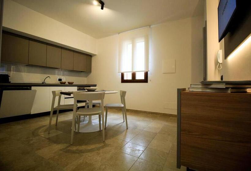 １ベッドルームハウス, Porta Reale