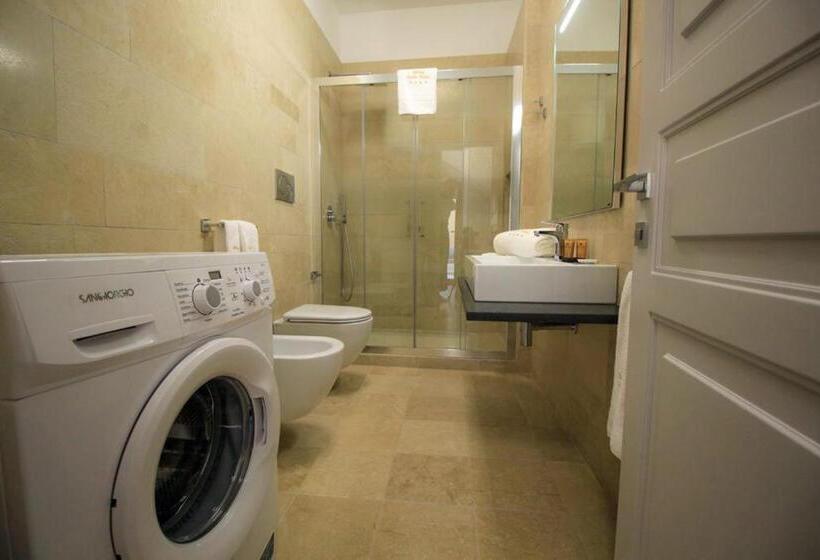 １ベッドルームハウス, Porta Reale