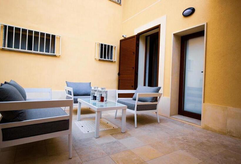 １ベッドルームハウス, Porta Reale