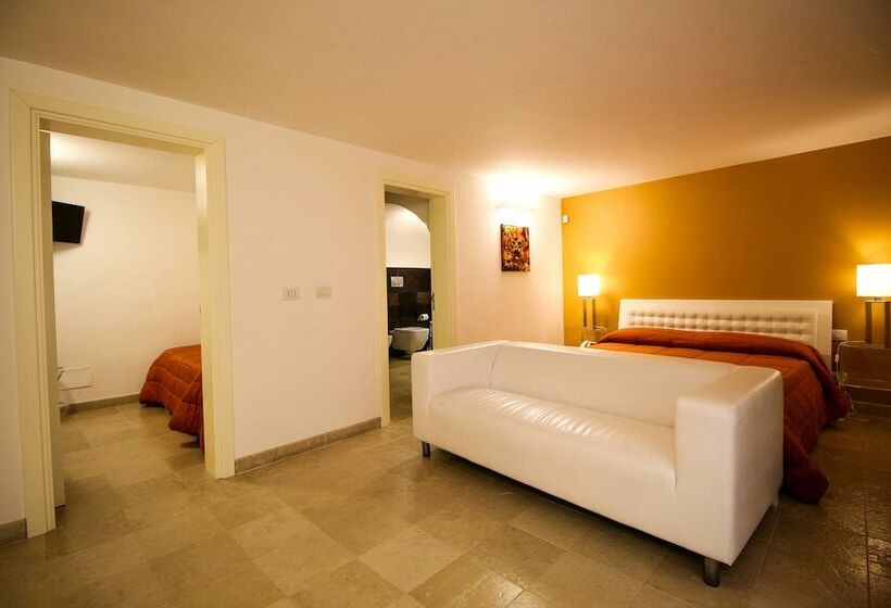 スタンダードトリプルルーム, Porta Reale