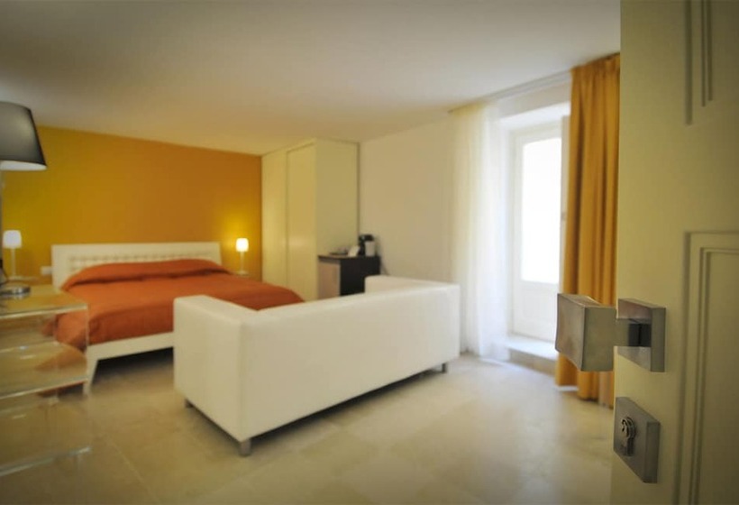 スタンダードトリプルルーム, Porta Reale