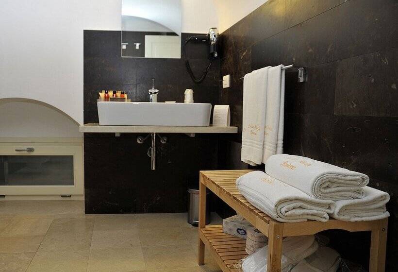 スタンダードトリプルルーム, Porta Reale