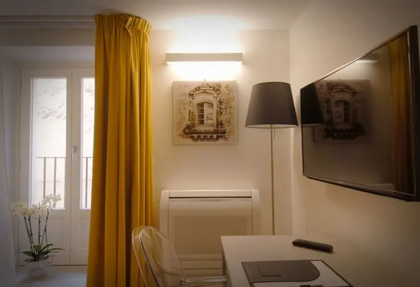 Standard Kolmen Hengen Huone, Porta Reale