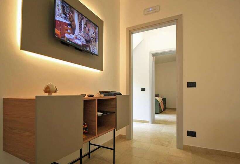 １ベッドルームハウス, Porta Reale