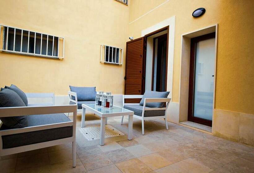 １ベッドルームハウス, Porta Reale