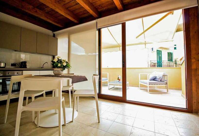 １ベッドルームハウス, Porta Reale