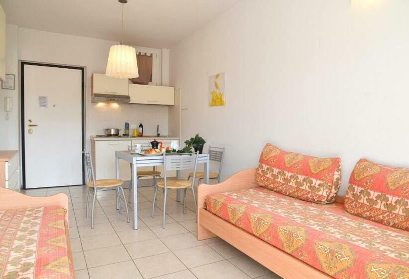 شقة غرفة واحدة, Residence Laura