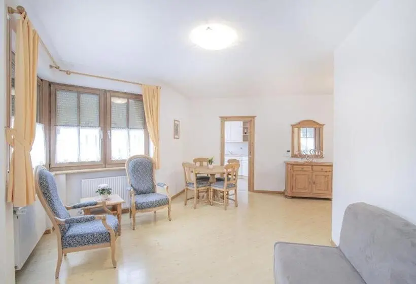 Huoneisto 2 Makuuhuonetta, Residence Rose