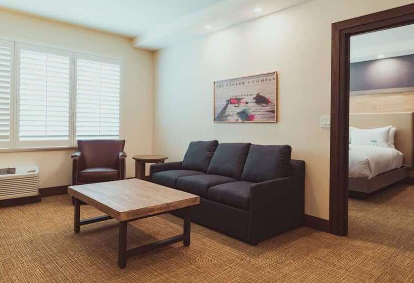 غرفة قياسية سرير كينج, Tailwater Lodge Altmar, Tapestry Collection By Hilton