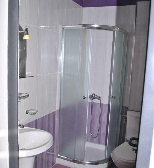 标准单人间, The First