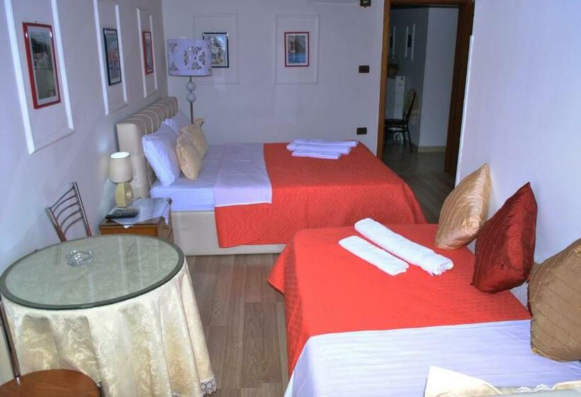 标准三人间, The First