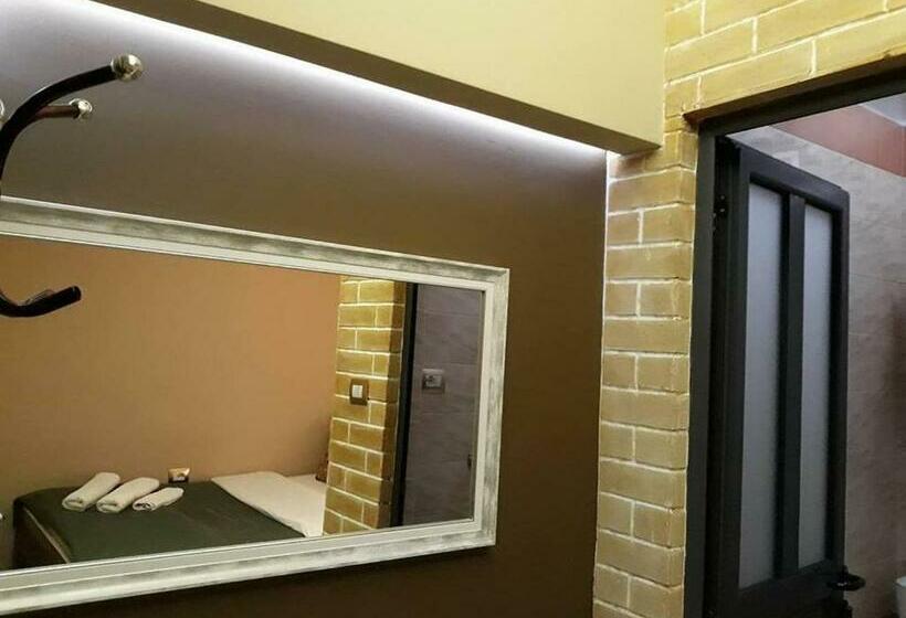 标准间, The First