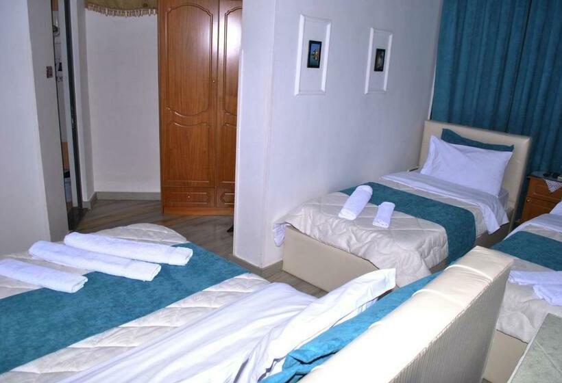 经典四人房间, The First