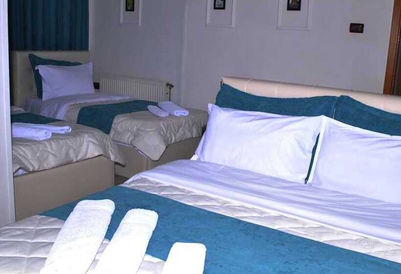 标准三人间, The First