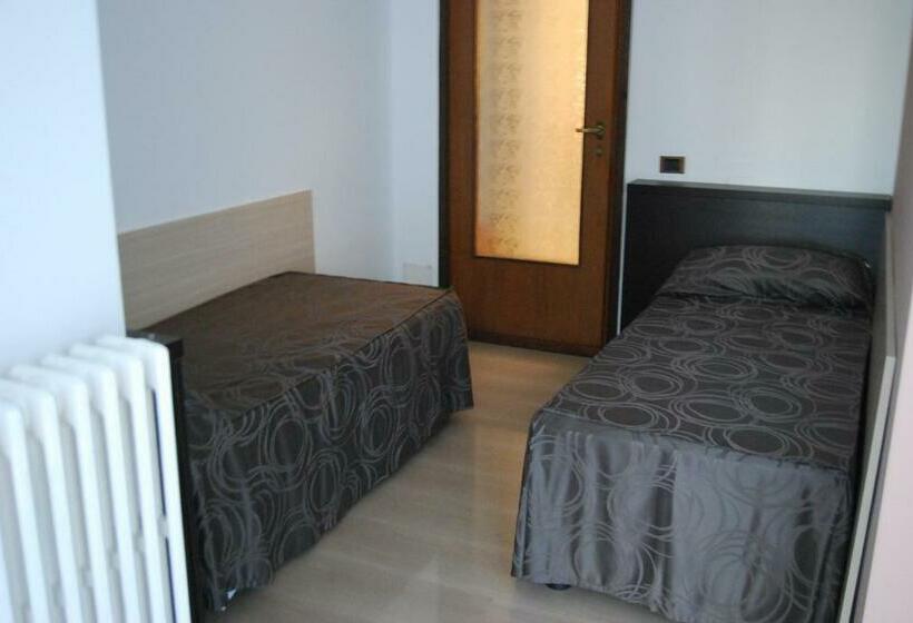 标准三人间共用浴室, Villamelchiorre 1