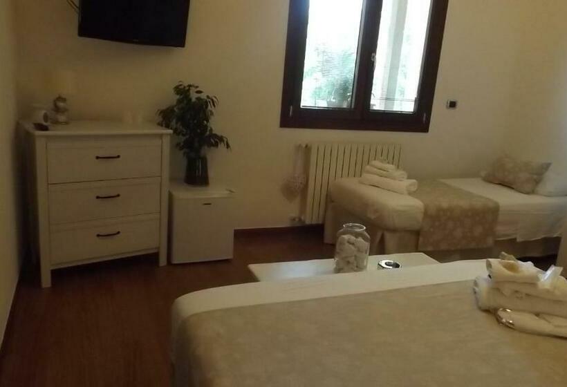 带花园景观的标准三人间, Villetta Del Salento Exclusive B&b