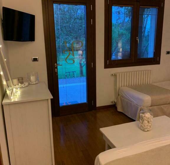 带花园景观的标准三人间, Villetta Del Salento Exclusive B&b