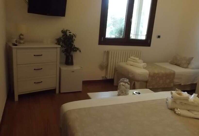 带花园景观的标准三人间, Villetta Del Salento Exclusive B&b
