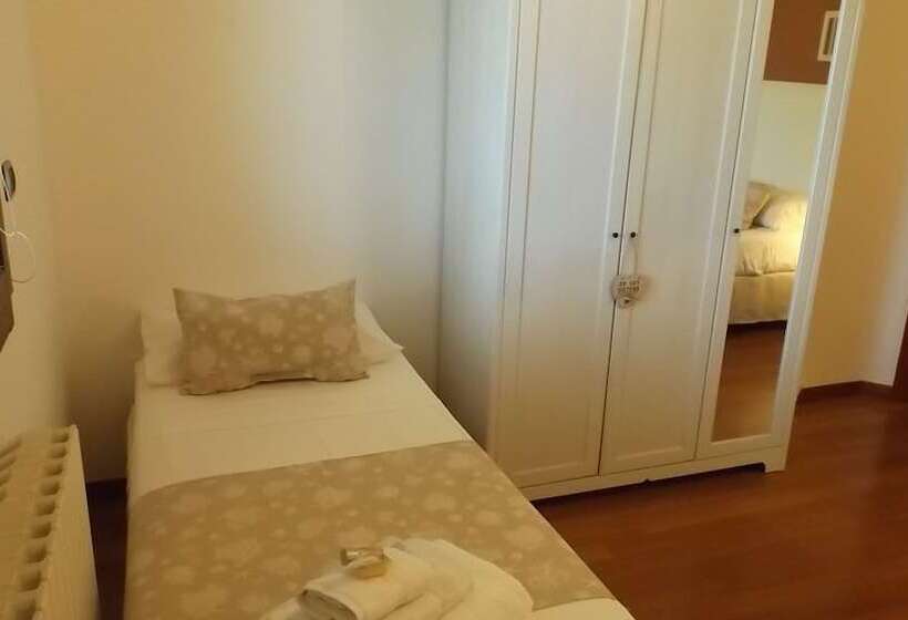 带花园景观的标准三人间, Villetta Del Salento Exclusive B&b